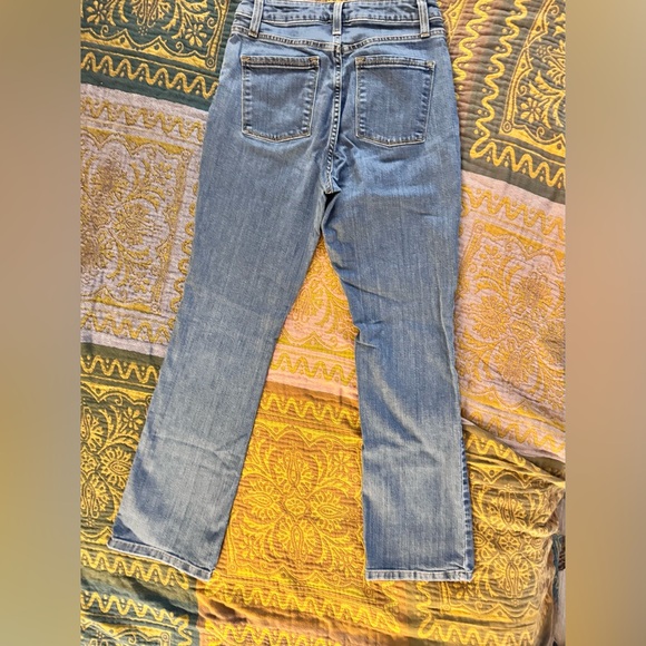 L.L. Bean Classic Fit Straight Leg Jeans Size 4 Great Condition - Picture 4 of 6